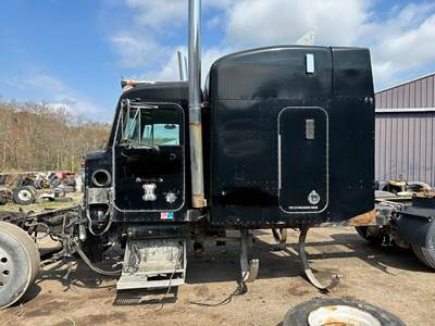 2002 Peterbilt 379 Cab & Sleeper Assembly