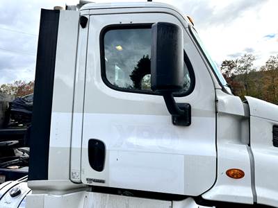 2013 Freightliner Cascadia Passenger Side Door Assembly