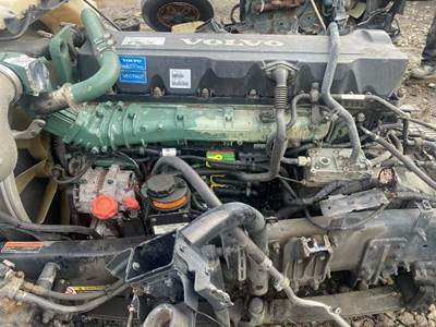 Volvo D13 Engine - 425 HP