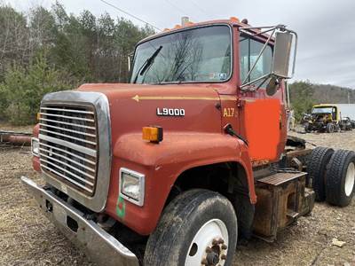 Ford LN8000 Hood