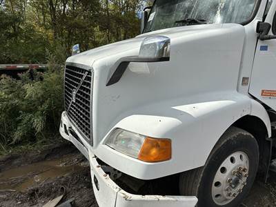 Volvo VNL Hood Assembly