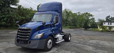 Freightliner Cascadia 116 Single Axle Day Cab Truck - Detroit 450HP, 12 Speed Dt12 Amt