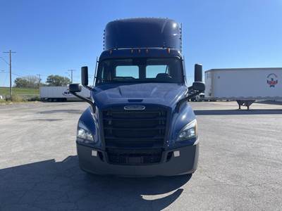 Freightliner Cascadia 116 Day Cab Truck - Detroit 450HP, 12 Speed Dt12 Amt