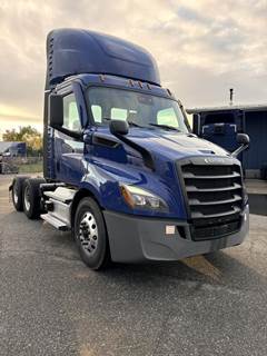 Freightliner Cascadia 116 Day Cab Truck - Detroit 450HP, 12 Speed Dt12 Amt