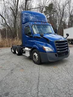 Freightliner Cascadia 116 Day Cab Truck - Detroit 450HP, 12 Speed Dt12 Amt