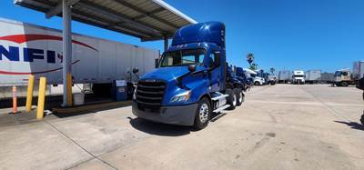 Freightliner Cascadia 116 Day Cab Truck - Detroit 450HP, 12 Speed Dt12 Amt