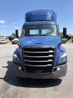 Freightliner Cascadia 116 Day Cab Truck - Detroit 450HP, 12 Speed Dt12 Amt