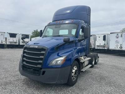 Freightliner Cascadia 116 Day Cab Truck - Detroit 450HP, 12 Speed Dt12 Amt