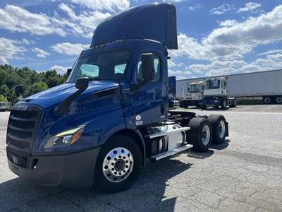 Freightliner Cascadia 116 Day Cab Truck - Detroit 450HP, 12 Speed Dt12 Amt