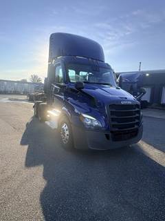 Freightliner Cascadia 116 Day Cab Truck - Detroit 450HP, 12 Speed Dt12 Amt