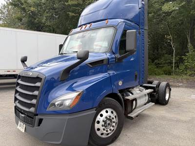 Freightliner Cascadia 116 Day Cab Truck - Detroit 450HP, 12 Speed Dt12 Amt