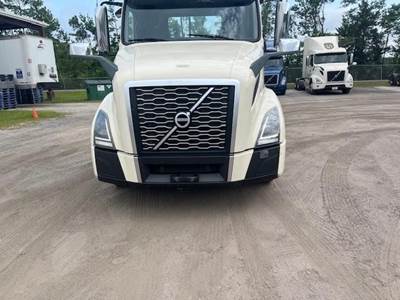 Volvo VNR64T300 Day Cab Truck - D13 405HP, 12 Speed I Shift Manual