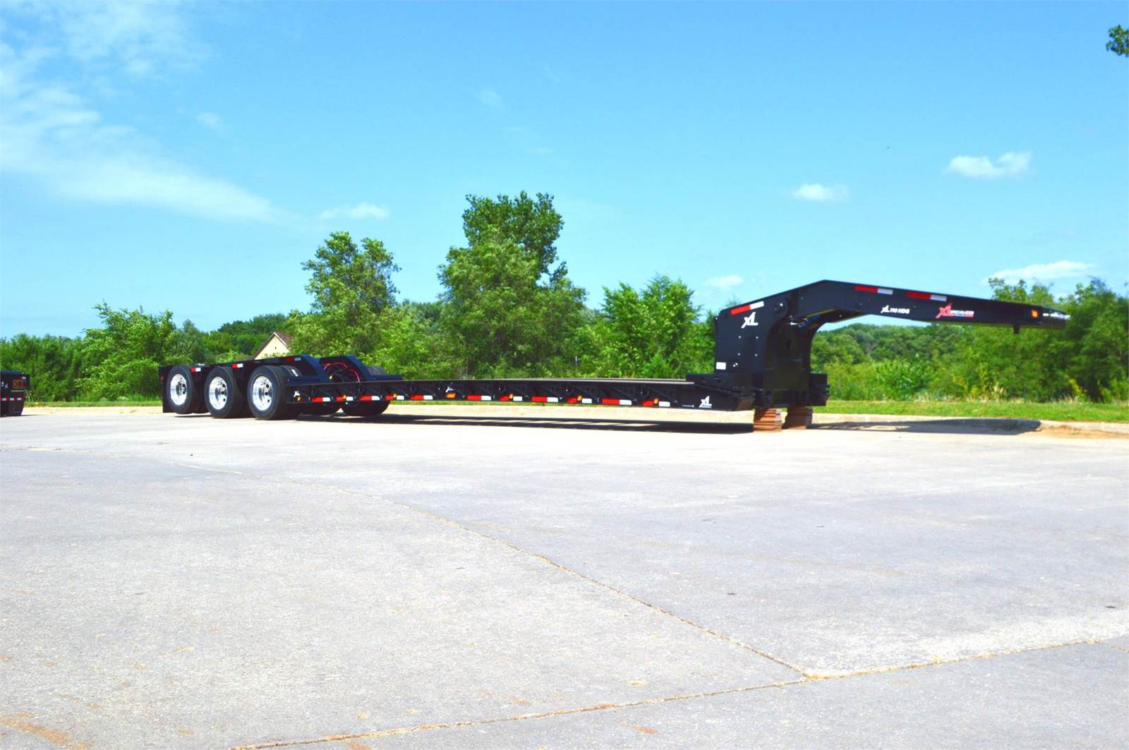 2024 XL Specialized 110 LOW PROFILE HDG 18" DECK HEIGHT Lowboy