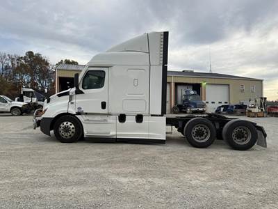 Freightliner Cascadia 116 Sleeper Semi Truck - 60" Mid Roof Sleeper, Detroit 450HP, 12 Speed Dt12 Amt