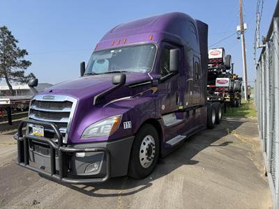 Freightliner Cascadia 126 Sleeper Semi Truck - Raised Roof Sleeper, Detroit