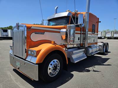 Kenworth W900 Sleeper Semi Truck - Flat Top Sleeper, Detroit 430HP, 10 Speed Automatic