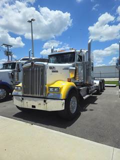 Kenworth W900 Tri Axle Sleeper Semi Truck - Flat Top Sleeper, Cummins 550HP, 18 Speed Manual