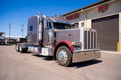 Peterbilt 389 Sleeper Semi Truck - Flat Top Sleeper, Caterpillar 650HP, 10 Speed Manual