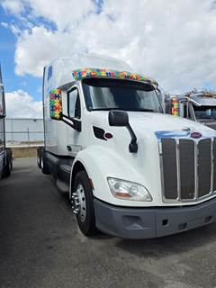 Peterbilt 579 Sleeper Semi Truck - Mid Roof Sleeper, Paccar 510HP, Automatic