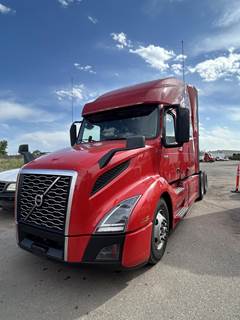 Volvo VNL64T760 Sleeper Semi Truck - 70" Raised Roof Sleeper, D13 425HP, 12 Speed I Shift Amt