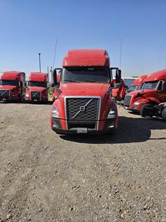 Volvo VNL64T760 Sleeper Semi Truck - 70" Raised Roof Sleeper, D13 425HP, 12 Speed I Shift Amt