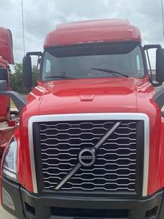 Volvo VNL64T760 Sleeper Semi Truck - 70" Raised Roof Sleeper, D13 425HP, 12 Speed I Shift Amt