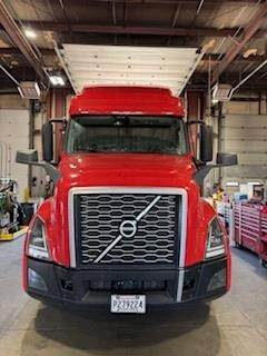 Volvo VNL64T760 Sleeper Semi Truck - 70" Raised Roof Sleeper, D13 425HP, 12 Speed I Shift Amt