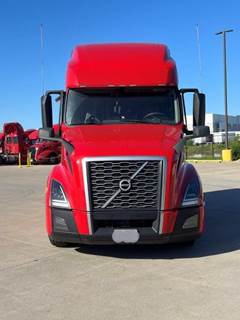 Volvo VNL64T760 Sleeper Semi Truck - 70" Raised Roof Sleeper, D13 425HP, 12 Speed I Shift Amt