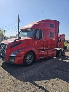 Volvo VNL64T760 Sleeper Semi Truck - 70" Raised Roof Sleeper, D13 425HP, 12 Speed I Shift Amt