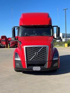 Volvo VNL64T760 Sleeper Semi Truck - 70" Raised Roof Sleeper, D13 425HP, 12 Speed I Shift Amt