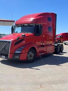 Volvo VNL64T760 Sleeper Semi Truck - 70" Raised Roof Sleeper, D13 425HP, 12 Speed I Shift Amt