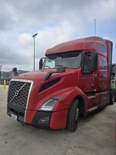 Volvo VNL64T760 Sleeper Semi Truck - 70" Raised Roof Sleeper, D13 425HP, 12 Speed I Shift Amt