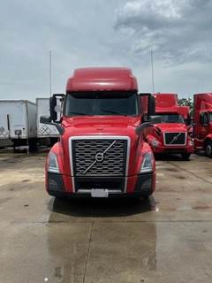 Volvo VNL64T760 Sleeper Semi Truck - 70" Raised Roof Sleeper, D13 425HP, 12 Speed I Shift Amt