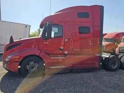 Volvo VNL64T760 Sleeper Semi Truck - 70" Raised Roof Sleeper, D13 425HP, 12 Speed I Shift Amt