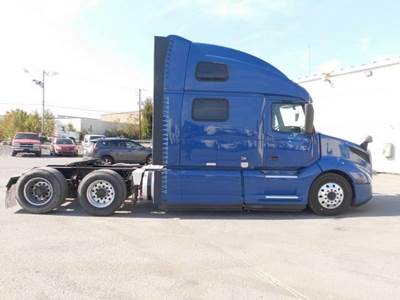 Volvo VNL64T860 Sleeper Semi Truck - Raised Roof Sleeper, D13 410HP, 12 Speed I Shift Amt