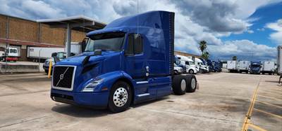2021 Volvo VNR64T640 Sleeper Semi Truck - 61