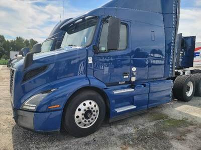 Volvo VNR64T640 Sleeper Semi Truck - 61" Mid Roof Sleeper, D13 405HP, 12 Speed I Shift Amt