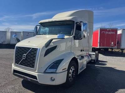 Volvo VNR64T640 Sleeper Semi Truck - 61" Mid Roof Sleeper, D13 425HP, 12 Speed I Shift Amt