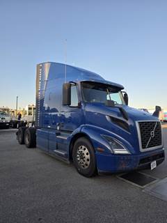 Volvo VNR64T640 Sleeper Semi Truck - 61" Mid Roof Sleeper, D13 425HP, 12 Speed I Shift Amt