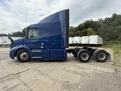Volvo VNR64T640 Sleeper Semi Truck - 61" Mid Roof Sleeper, D13 425HP, 12 Speed I Shift Amt