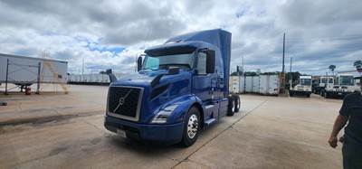 Volvo VNR64T640 Sleeper Semi Truck - 61" Mid Roof Sleeper, D13 425HP, 12 Speed I Shift Amt