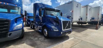 Volvo VNR64T640 Sleeper Semi Truck - 61" Mid Roof Sleeper, D13 405HP, 12 Speed I Shift Amt
