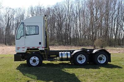 Autocar ACTT Xspotter Tandem Axle Yard Spotter Truck - Cummins, 200HP