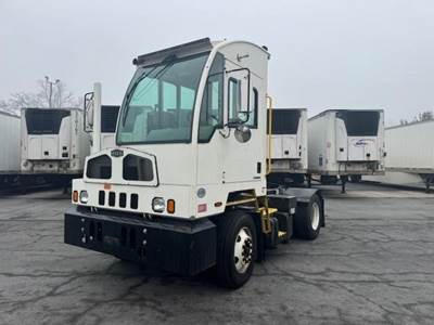 Autocar XSpotter Yard Spotter Truck - Cummins, 185HP, Amt