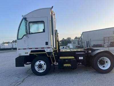 Autocar XSpotter Tandem Axle Yard Spotter Truck - Cummins, 185HP, Amt