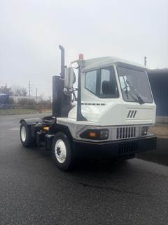 Kalmar Ottawa Yard Spotter Truck - Cummins, 200HP, Automatic