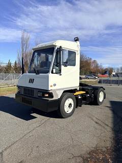 Kalmar Ottawa Tandem Axle Yard Spotter Truck - Cummins, 200HP, Automatic
