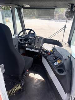 Kalmar Ottawa Yard Spotter Truck - Cummins, 200HP, Amt