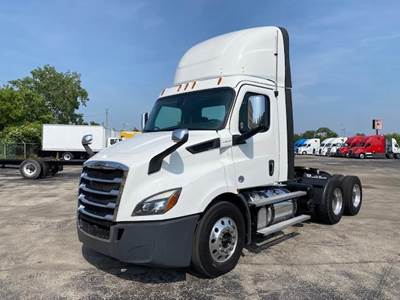 Freightliner Cascadia 116 Day Cab Truck - Detroit 450HP, 12 Speed Dt12 Amt