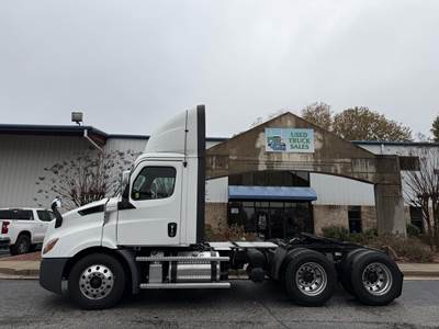 Freightliner Cascadia 116 Day Cab Truck - Detroit 450HP, 12 Speed Dt12 Amt